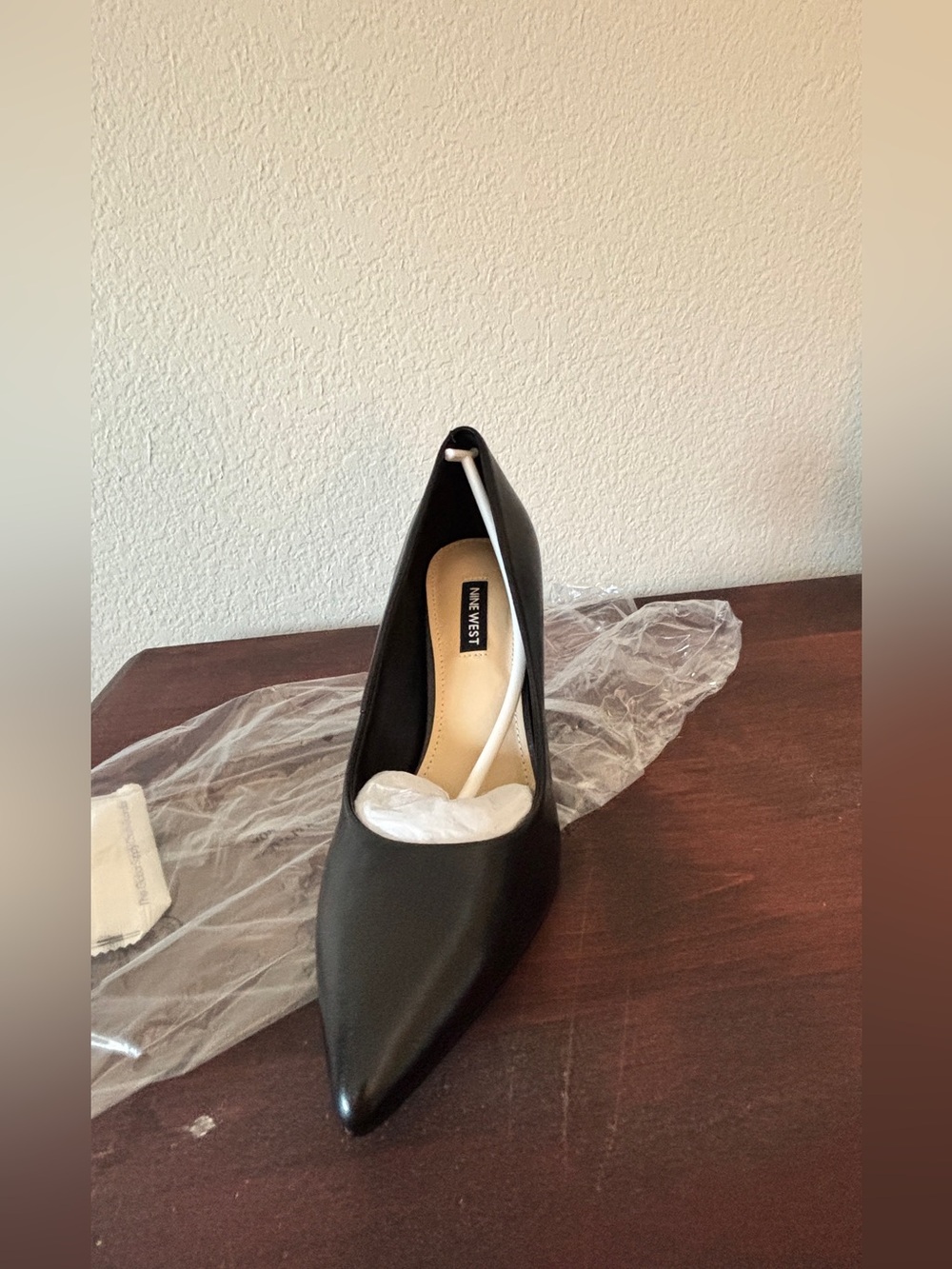 Nine West Black Leather "Ezra" Pointed Toe Stiletto Heels Size 8M